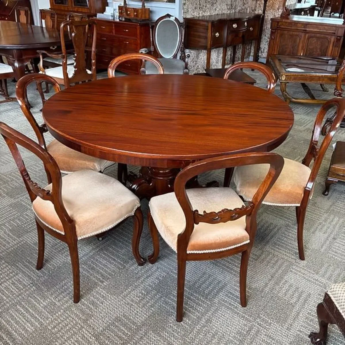 Victorian mahogany pedestal breakfast/dining table - Image 1