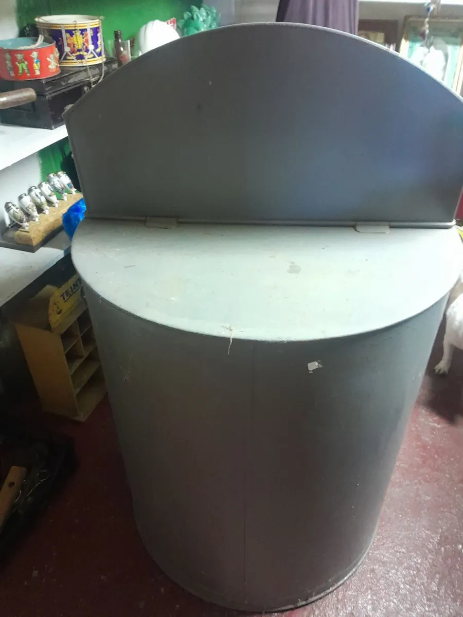 Vintage shell garage  oil dispenser and can - Image 2