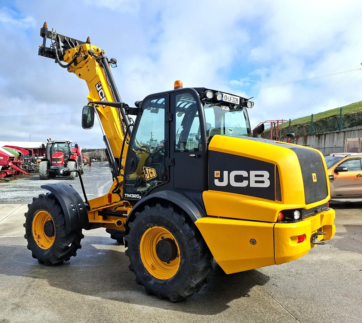 JCB TM 320S PIVOT STEER - Image 2