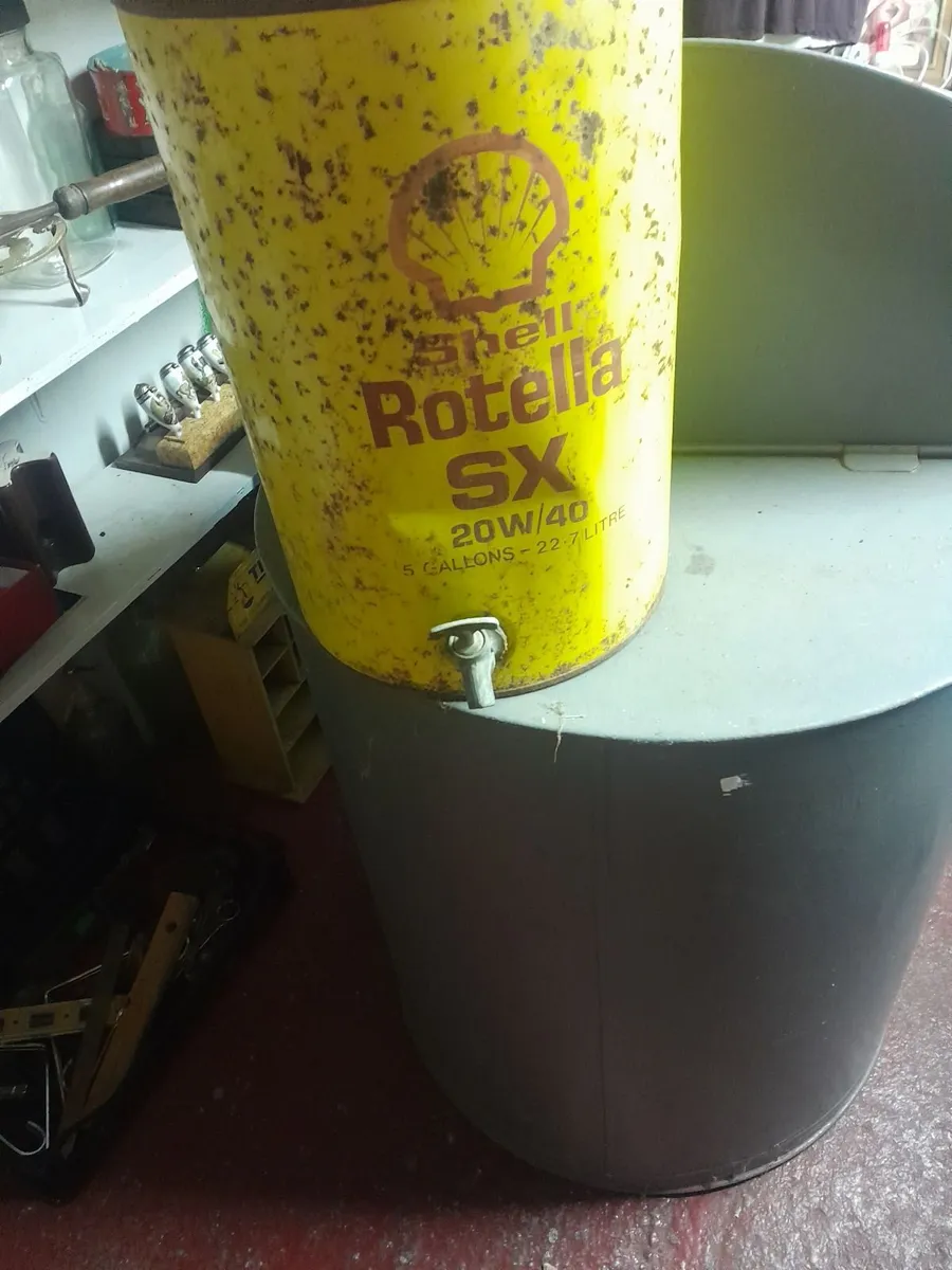 Vintage shell garage  oil dispenser and can - Image 3