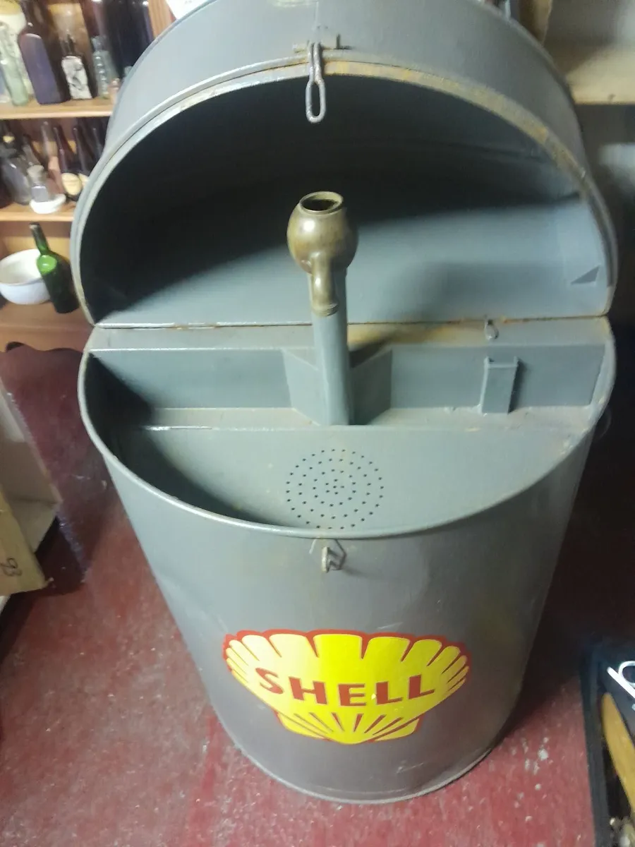 Vintage shell garage  oil dispenser and can - Image 4