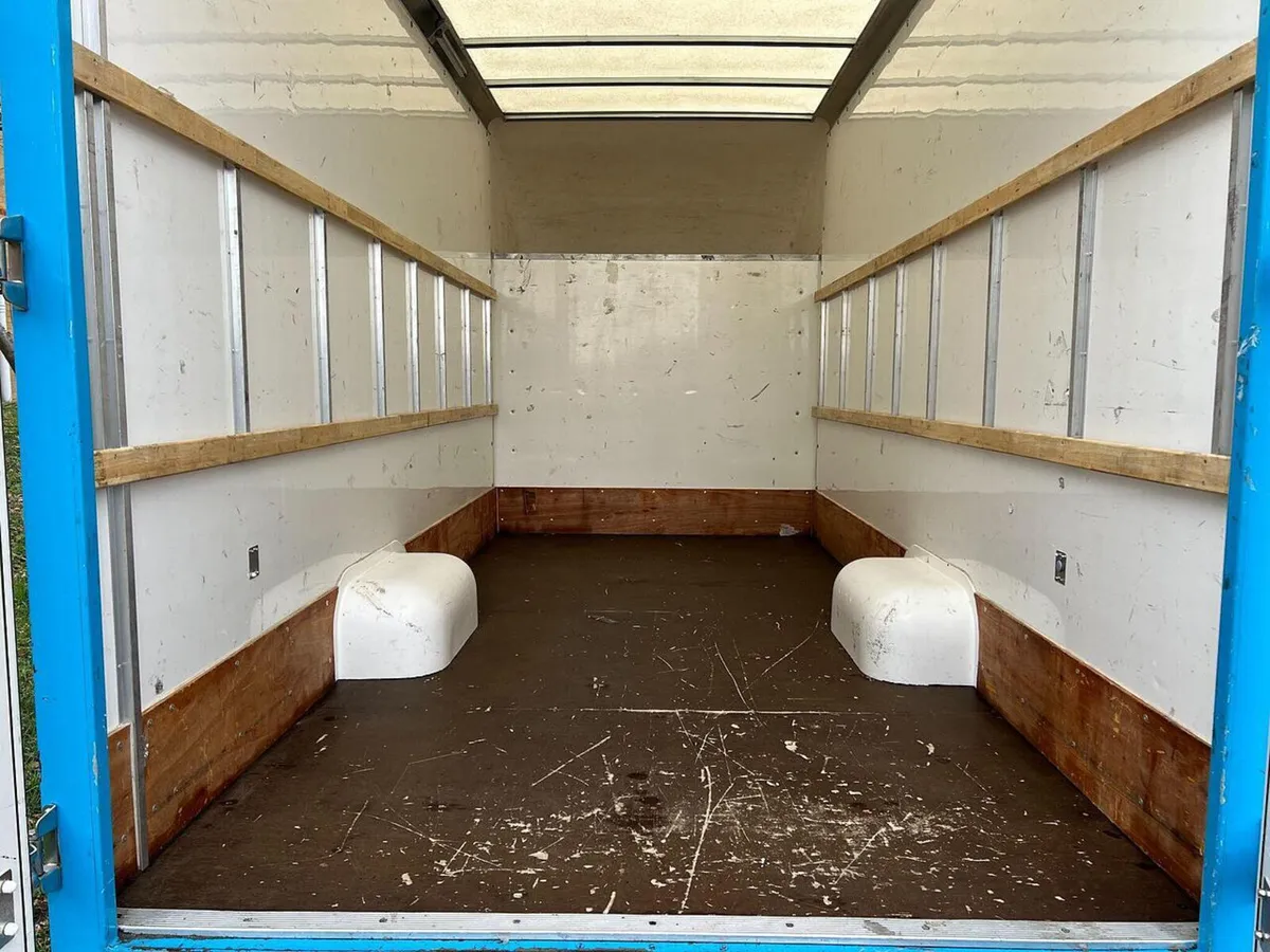 2022 Peugeot Boxer Luton Box Van - Image 2