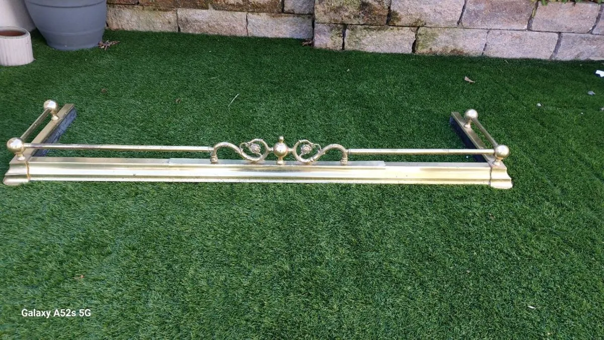Brass fireplace fender - Image 3