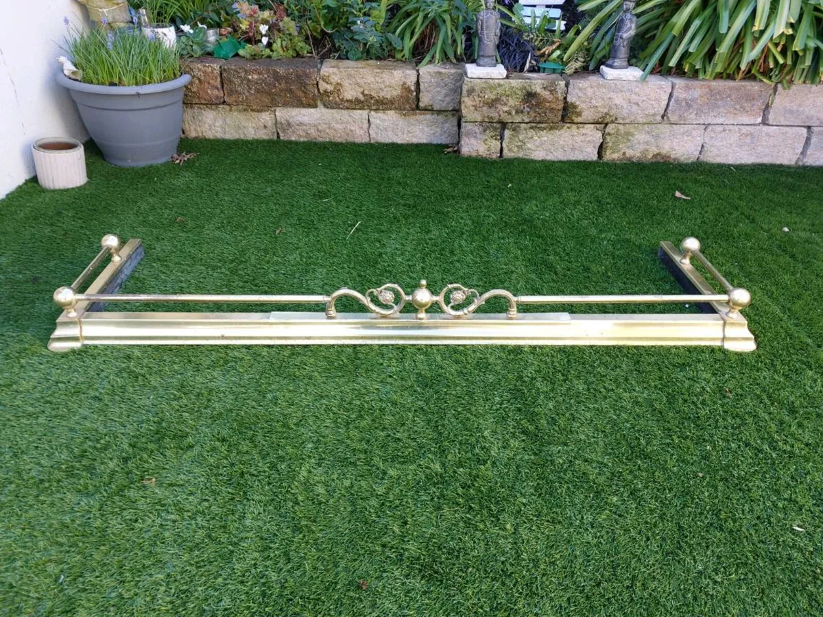 Brass fireplace fender - Image 4