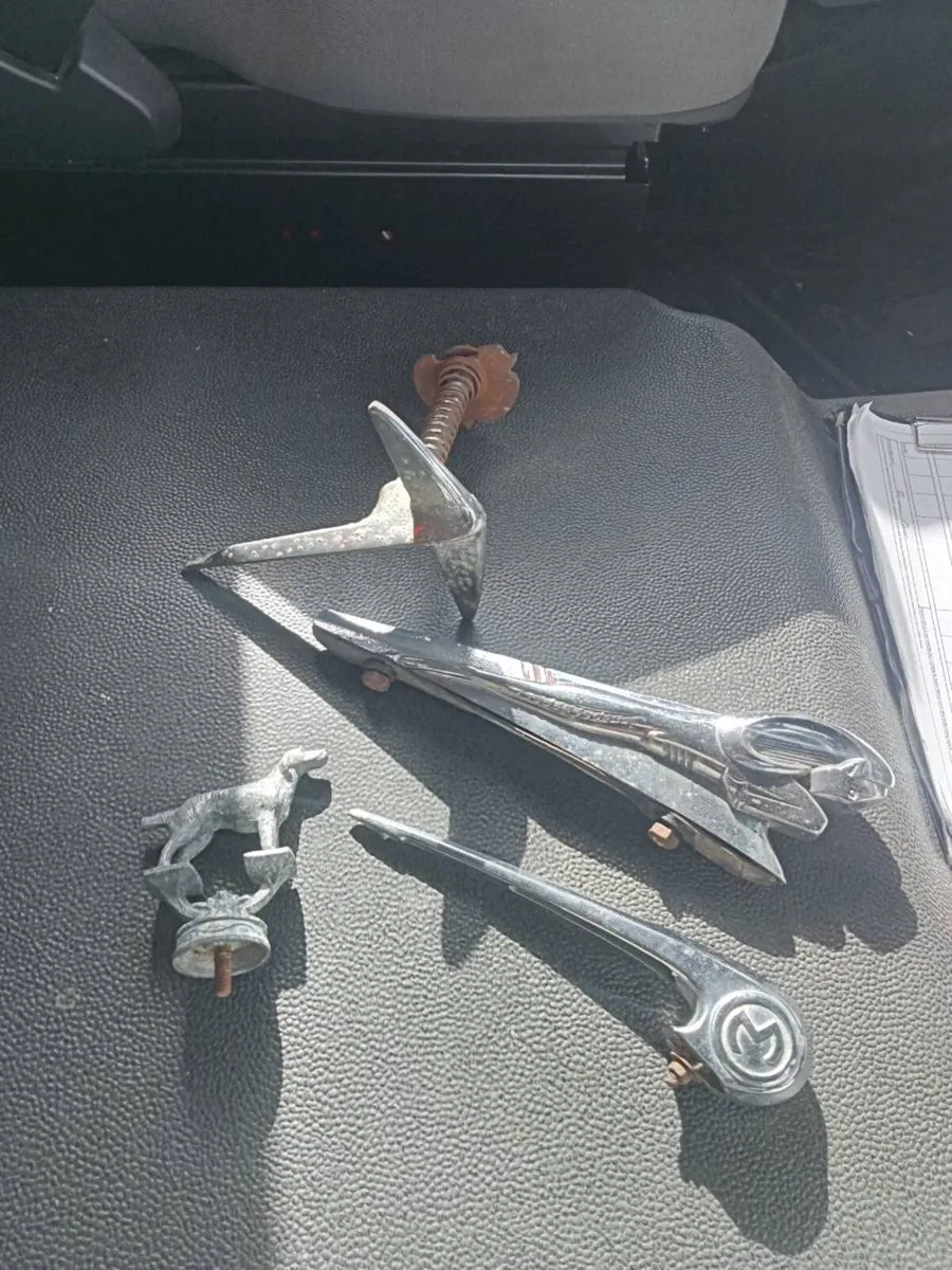 Four old car badges - Image 4