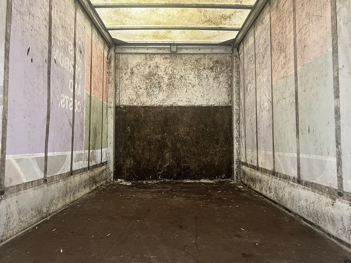 2022 Iveco Daily Curtain Sider Van - Image 2