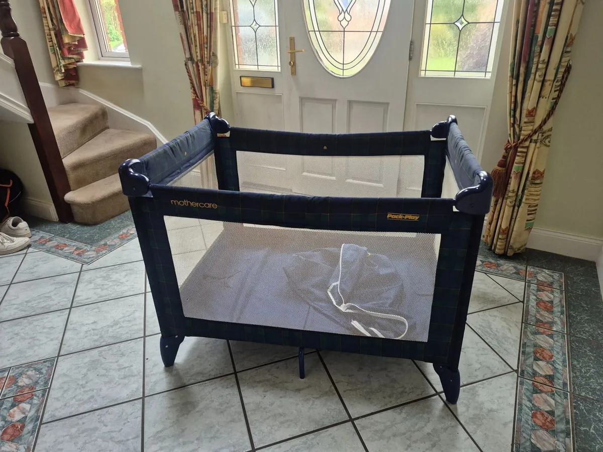 Travel cot - Image 2