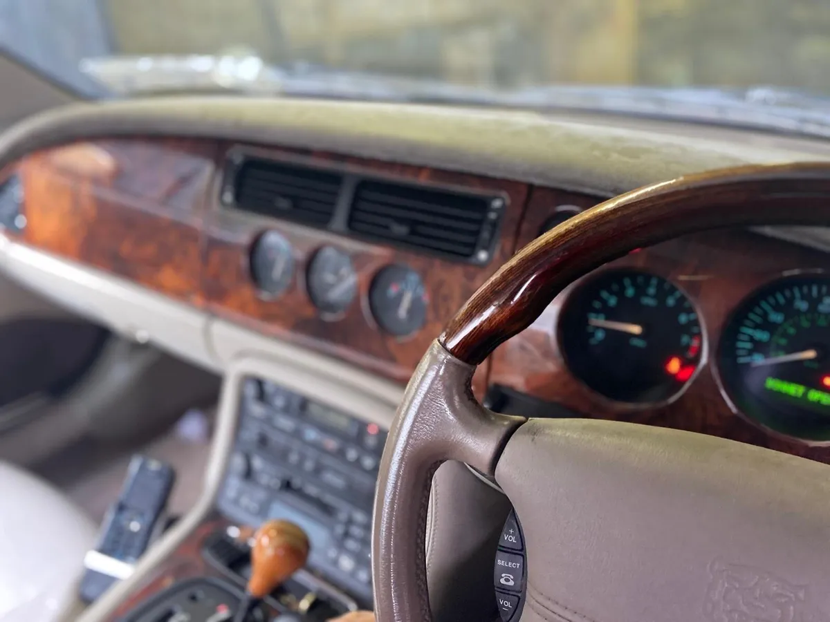 Jaguar XK8 R - Image 2