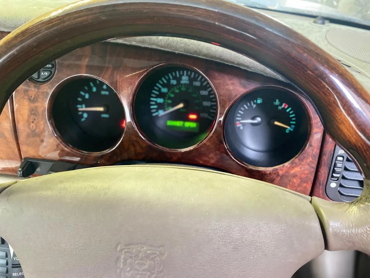 Jaguar XK8 R - Image 3