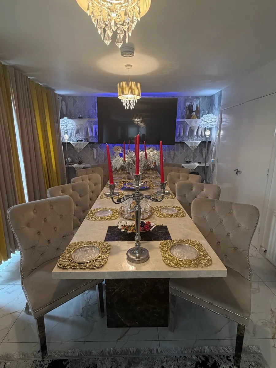 2 marble tables & 10 chairs - Image 1