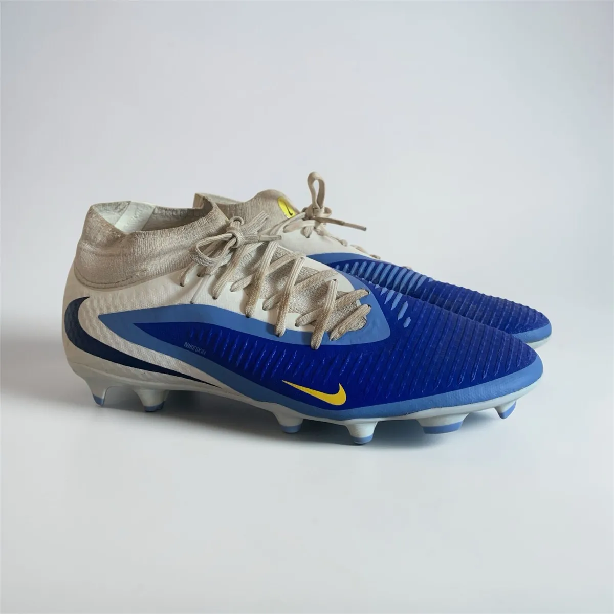 Football boots - Image 1