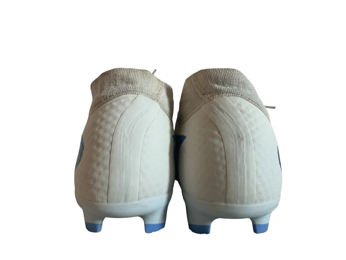 Football boots - Image 2