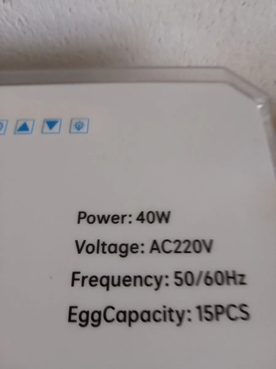 Chickens and incubator - Image 1