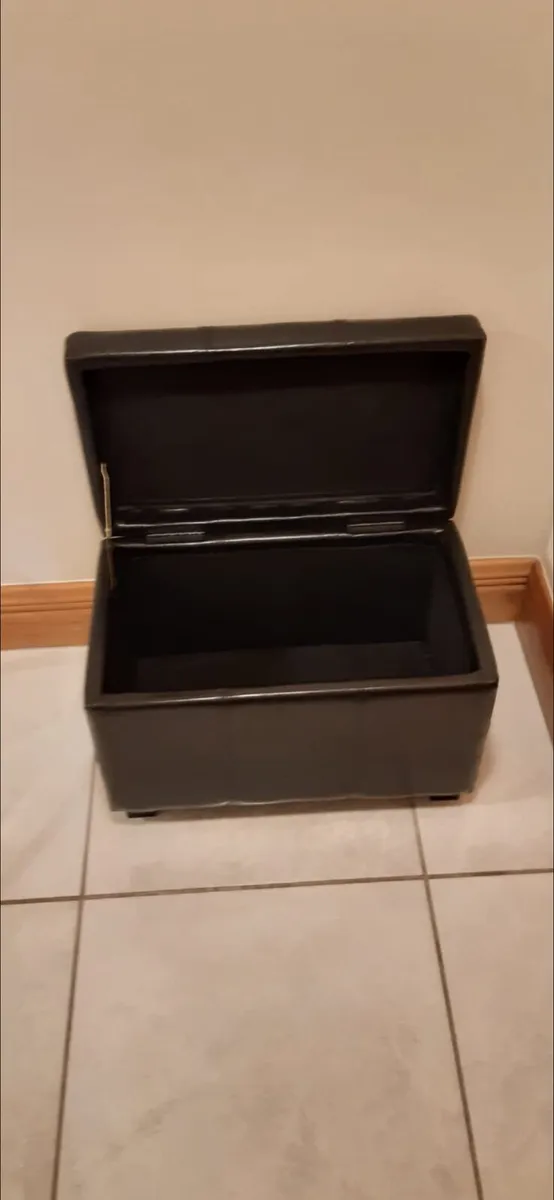 Seat/storage box - Image 2