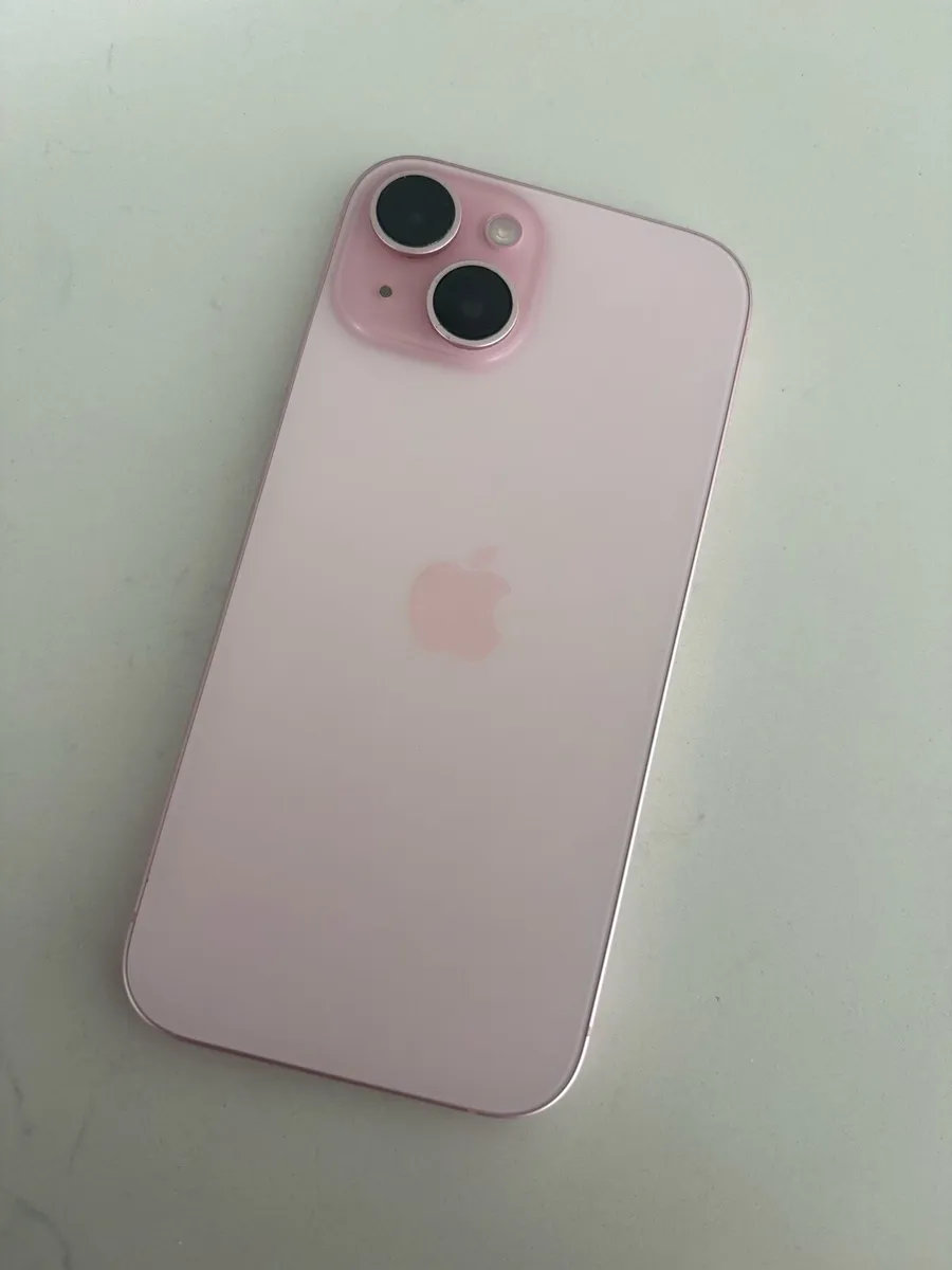 iPhone 15 - Image 3