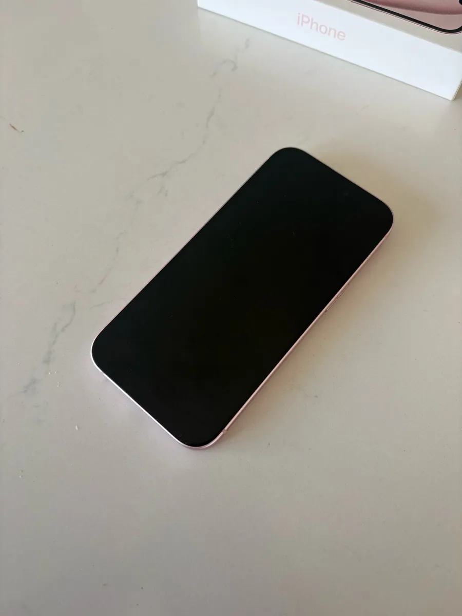 iPhone 15 - Image 4