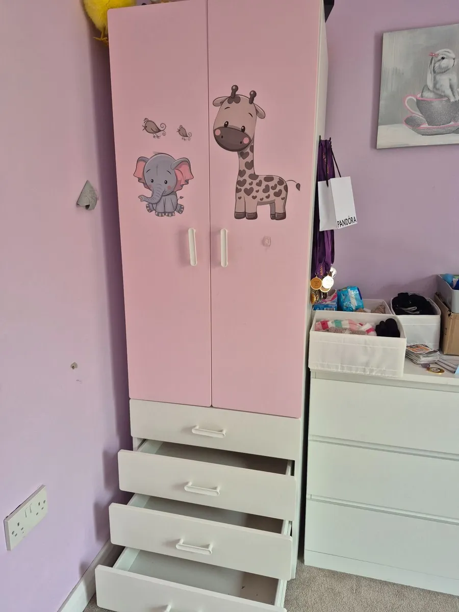 Kid's wardrobe - Image 3