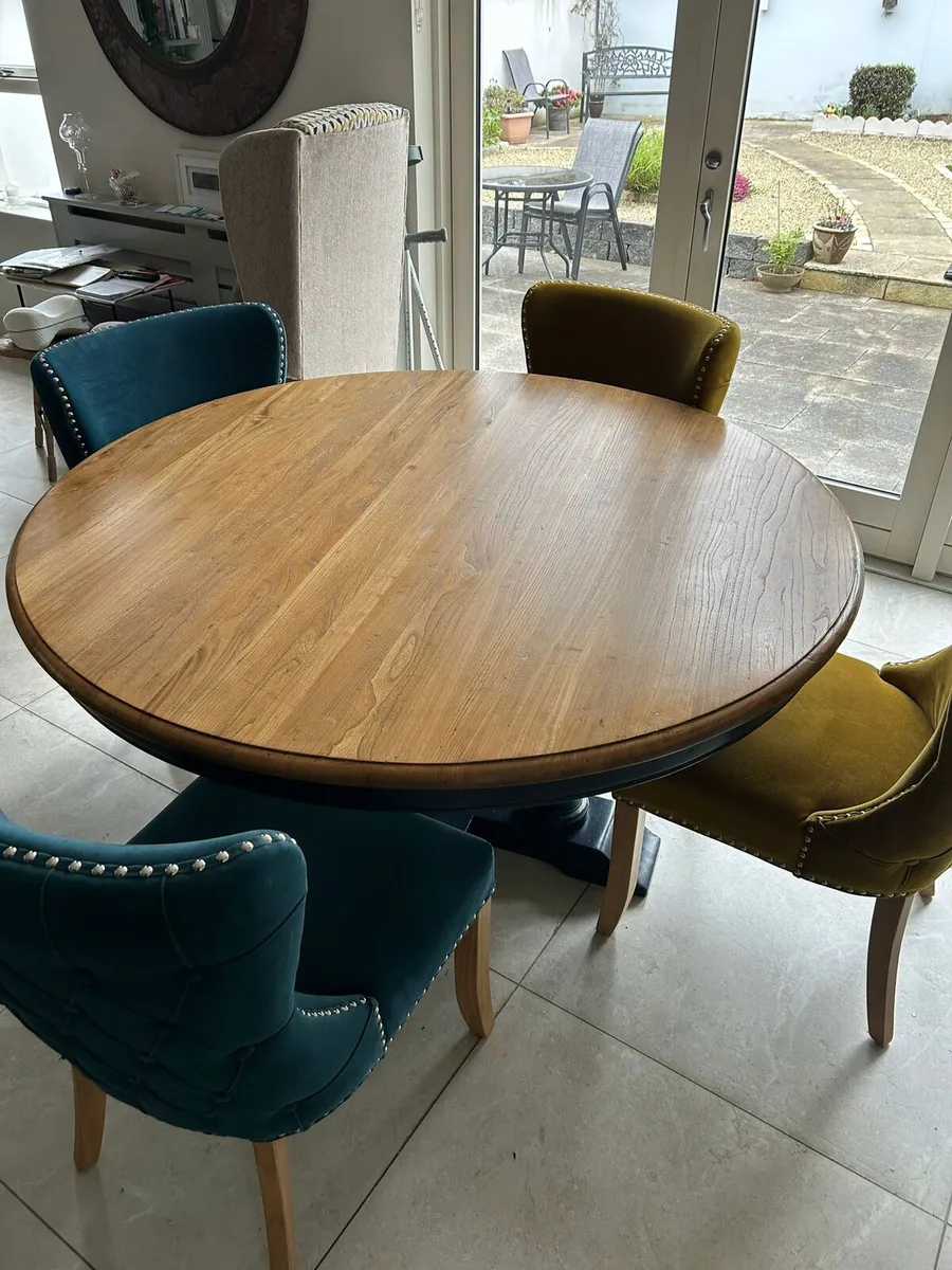 Round Table and Chairs( 1.6 mt) - Image 2