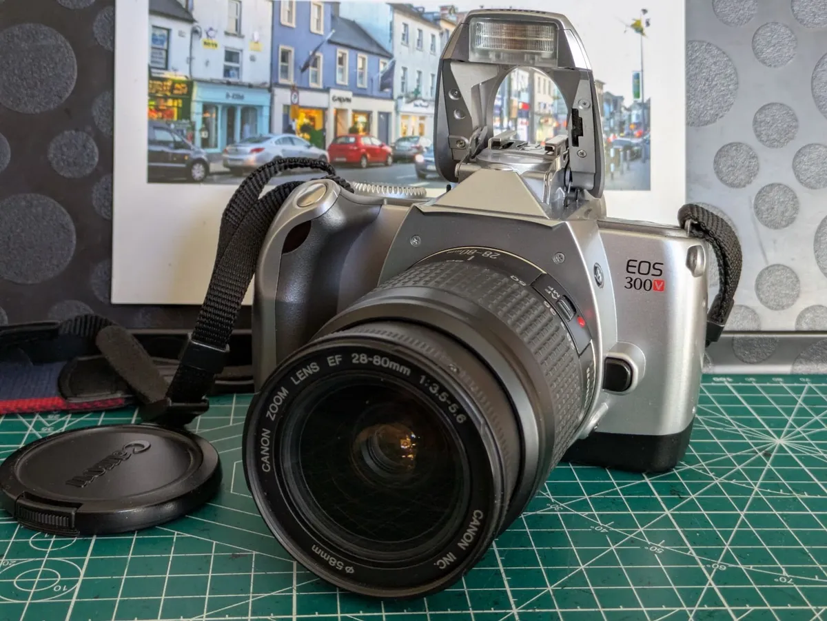 🎞️ Canon EOS 300 V Autofocus film SLR +28-80mm - Image 2