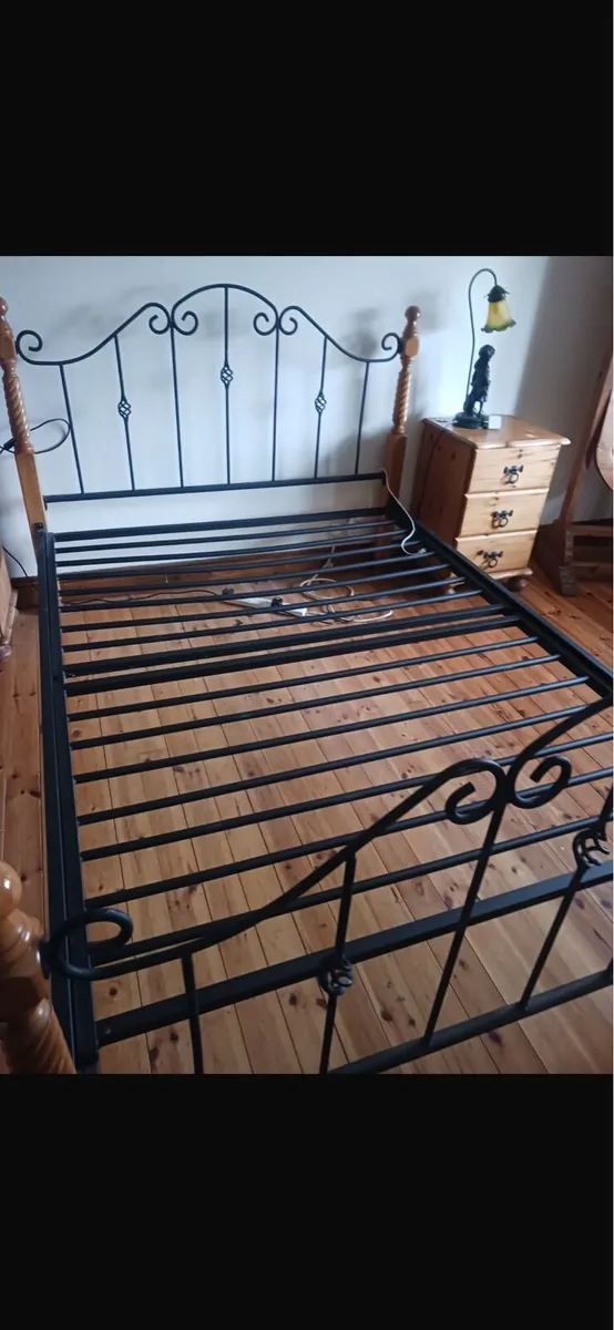 4ft 6inch bed frame - Image 1