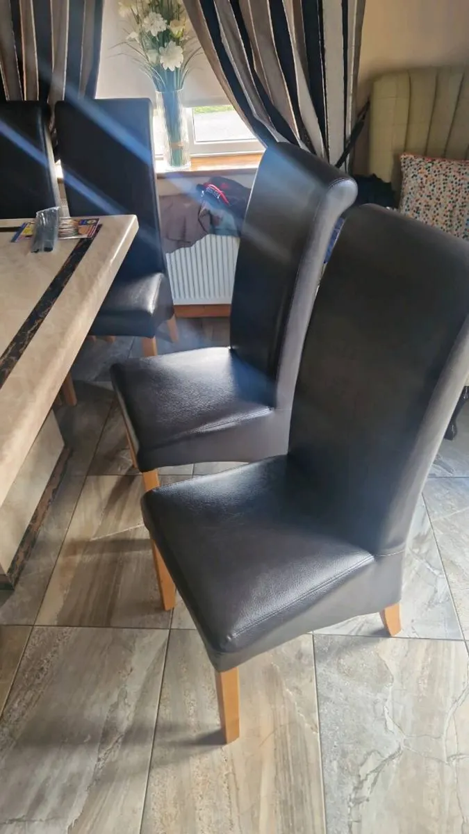 Dining table leader chairs - Image 1