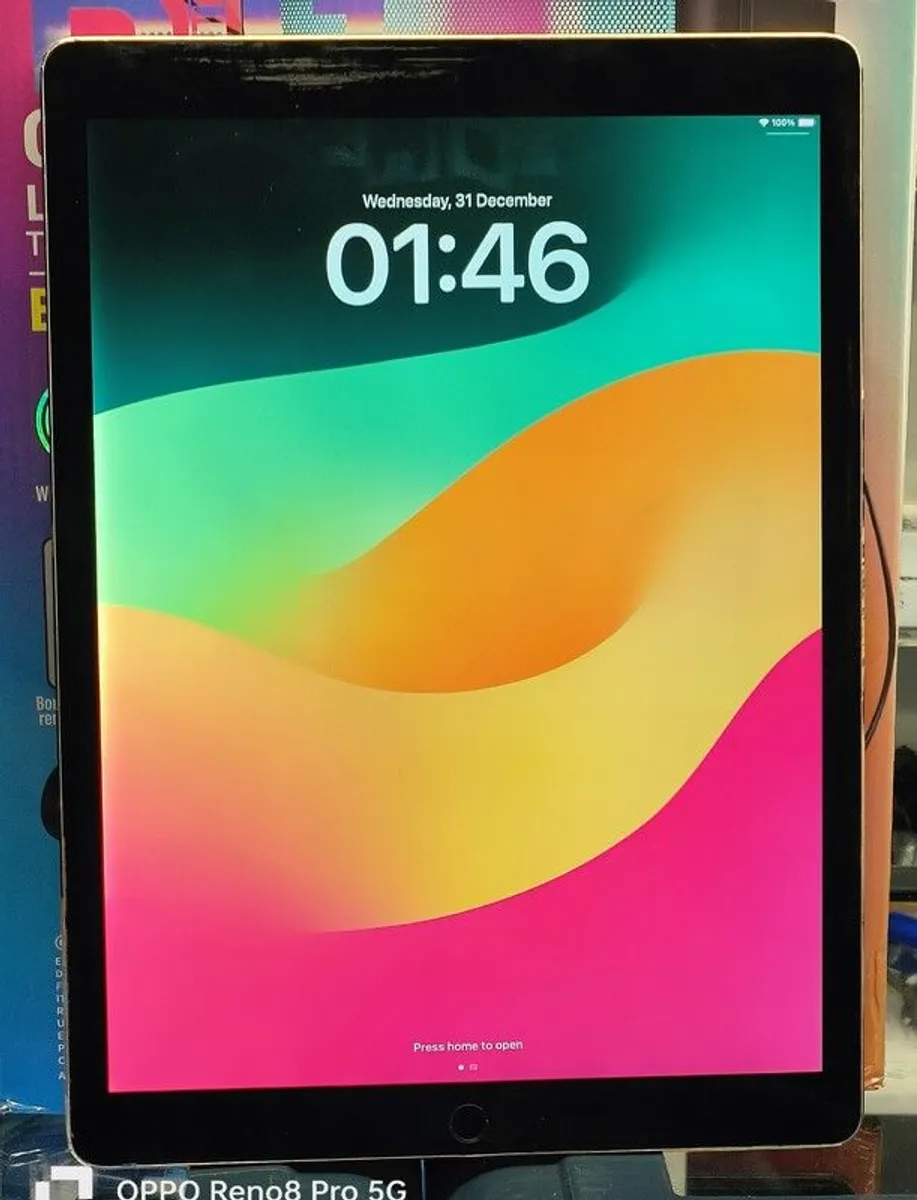 Big 12.9 inch Apple iPad Pro 2nd Gen 12.9" 64GB Wi-Fi A1670 Gold - Image 2