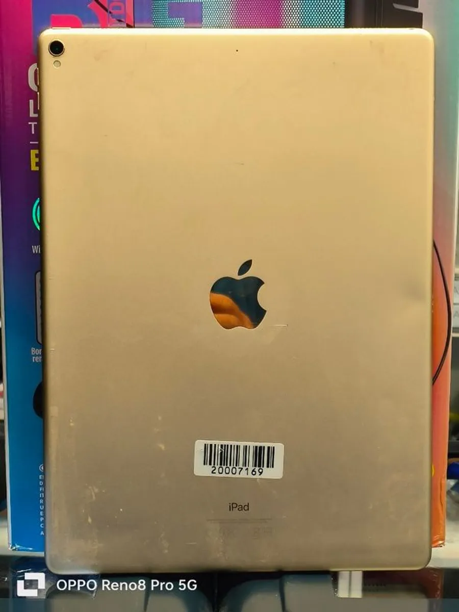 Big 12.9 inch Apple iPad Pro 2nd Gen 12.9" 64GB Wi-Fi A1670 Gold - Image 4