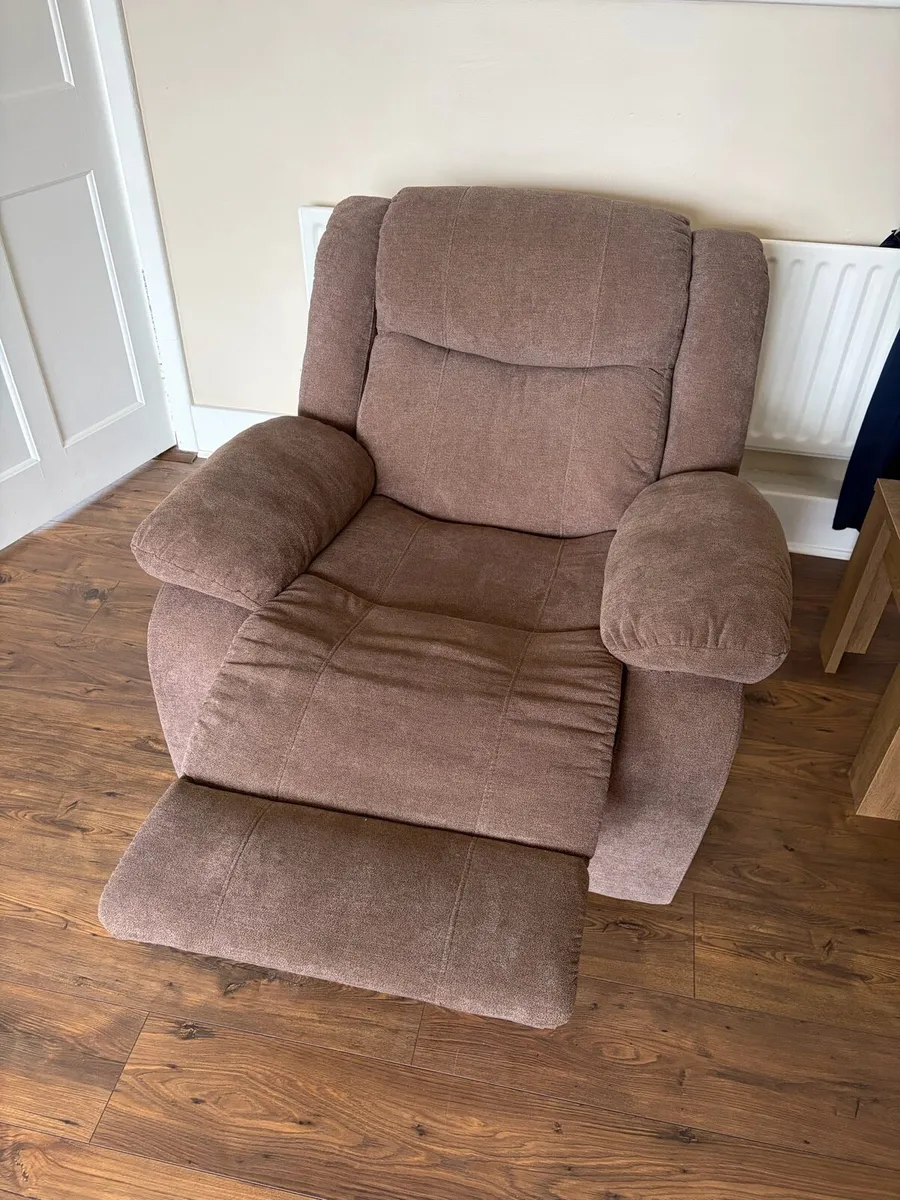 x2 Recliner Armchairs - Image 3