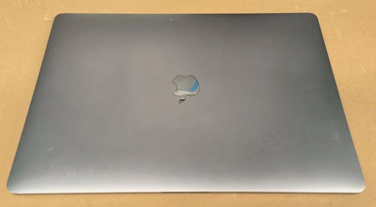 2018 Touch Bar Apple MacBook Pro 15" Retina A1990 2.2GHz i7 16GB 500GB Space Grey (Battery Cycle: 607) - Image 2