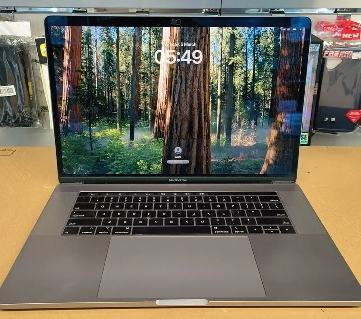 2018 Touch Bar Apple MacBook Pro 15" Retina A1990 2.2GHz i7 16GB 500GB Space Grey (Battery Cycle: 607) - Image 3
