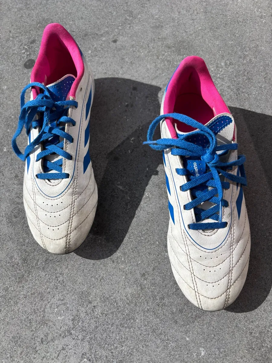 Football boots kids size 6 - Image 1