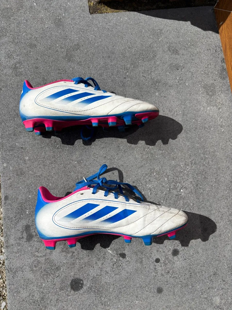 Football boots kids size 6 - Image 2