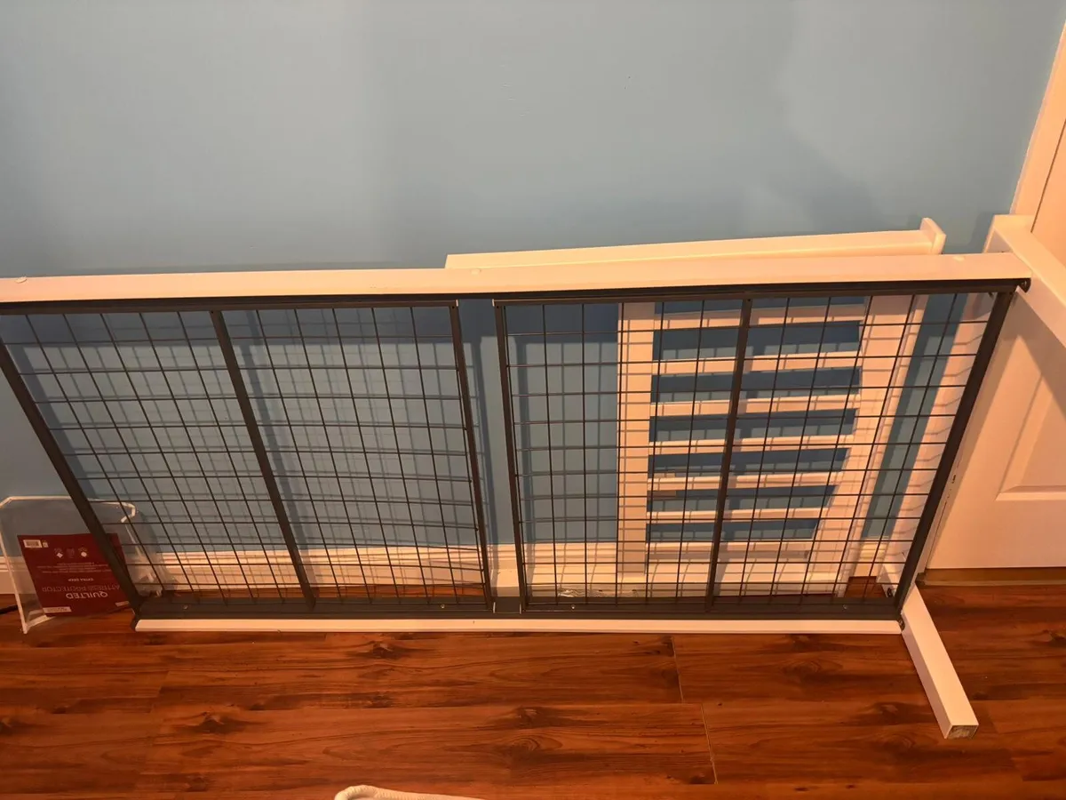 Single White wooden bed and mattress - Image 1