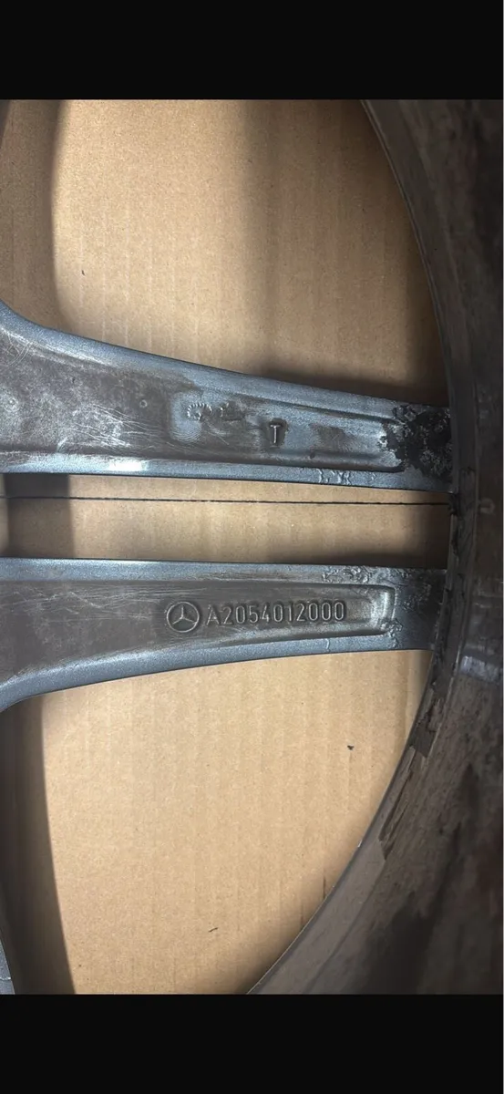 C63S AMG genuine alloys 19inch - Image 3