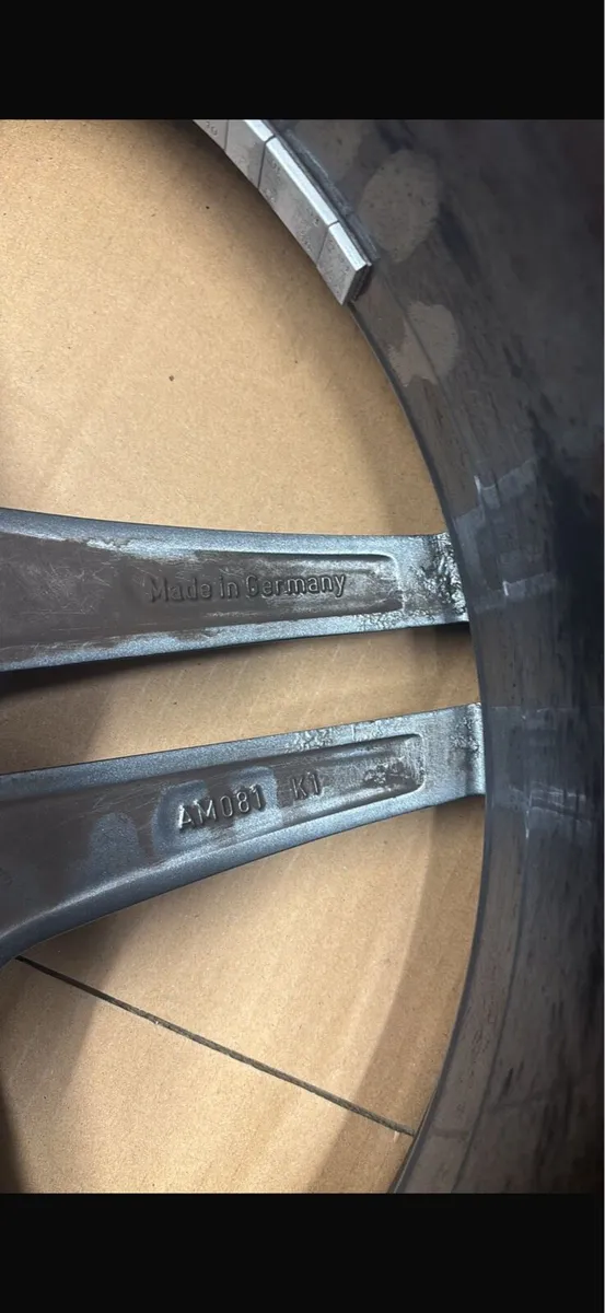 C63S AMG genuine alloys 19inch - Image 4