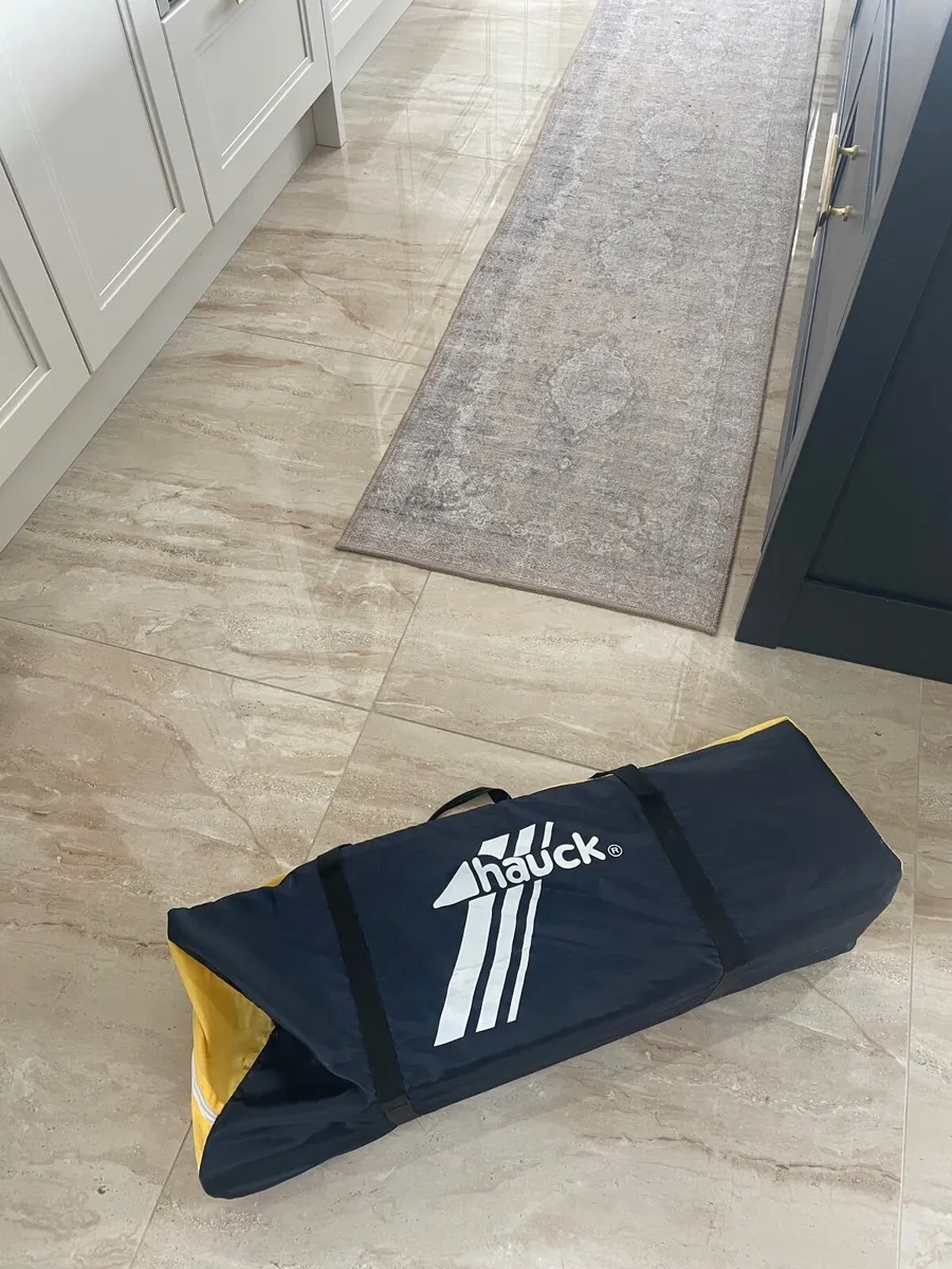 Travel cot - Image 1