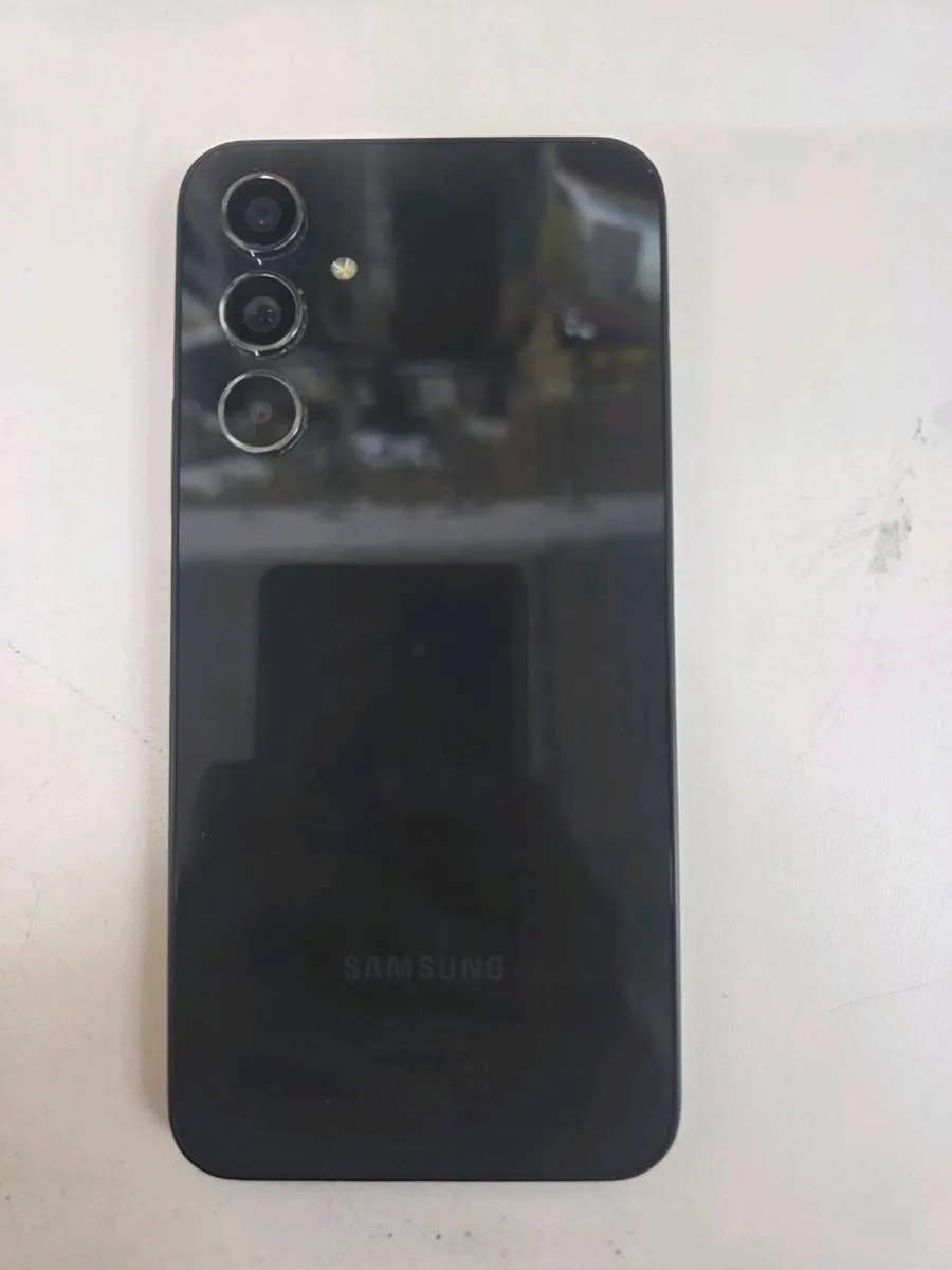 Iphone se 128 Gb and Samsung A10 - Image 4