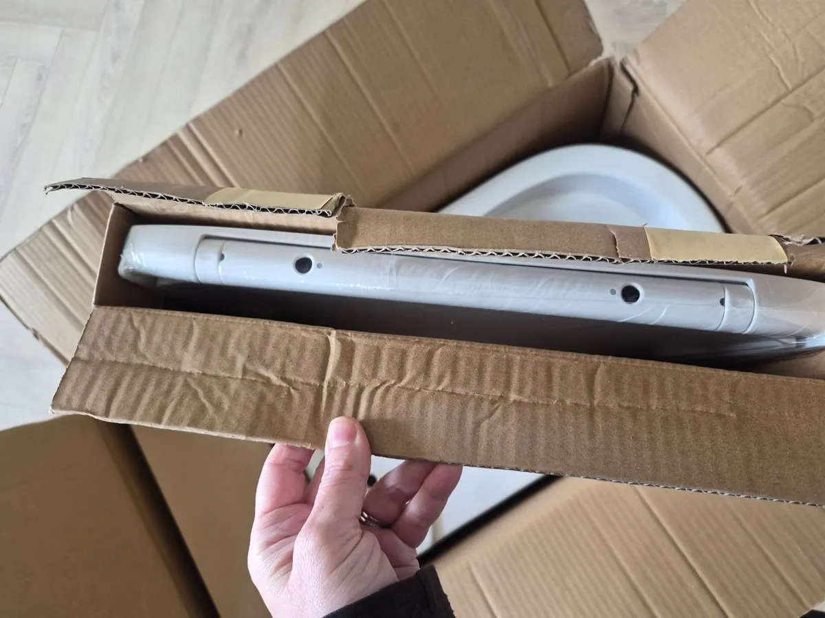 New SONAS EDEN Rimless Fully Shrouded WC and seat - Image 4