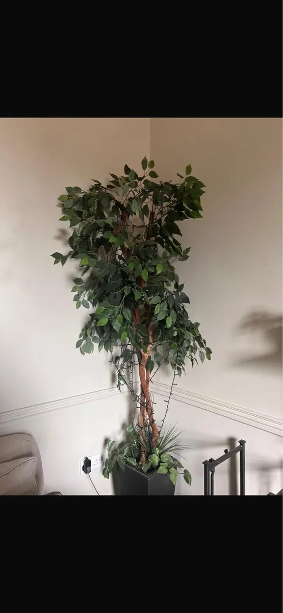 Indoor artificial tree plant