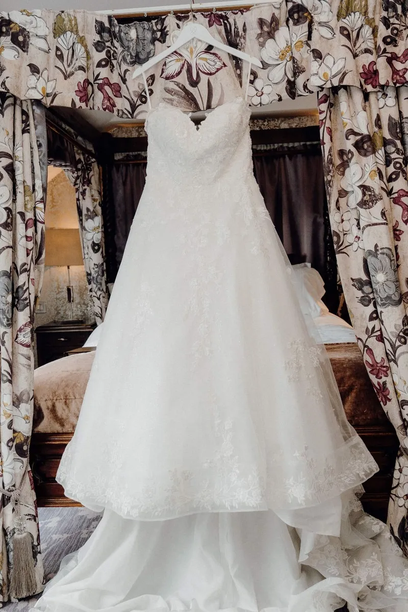 Wedding dress - Image 2