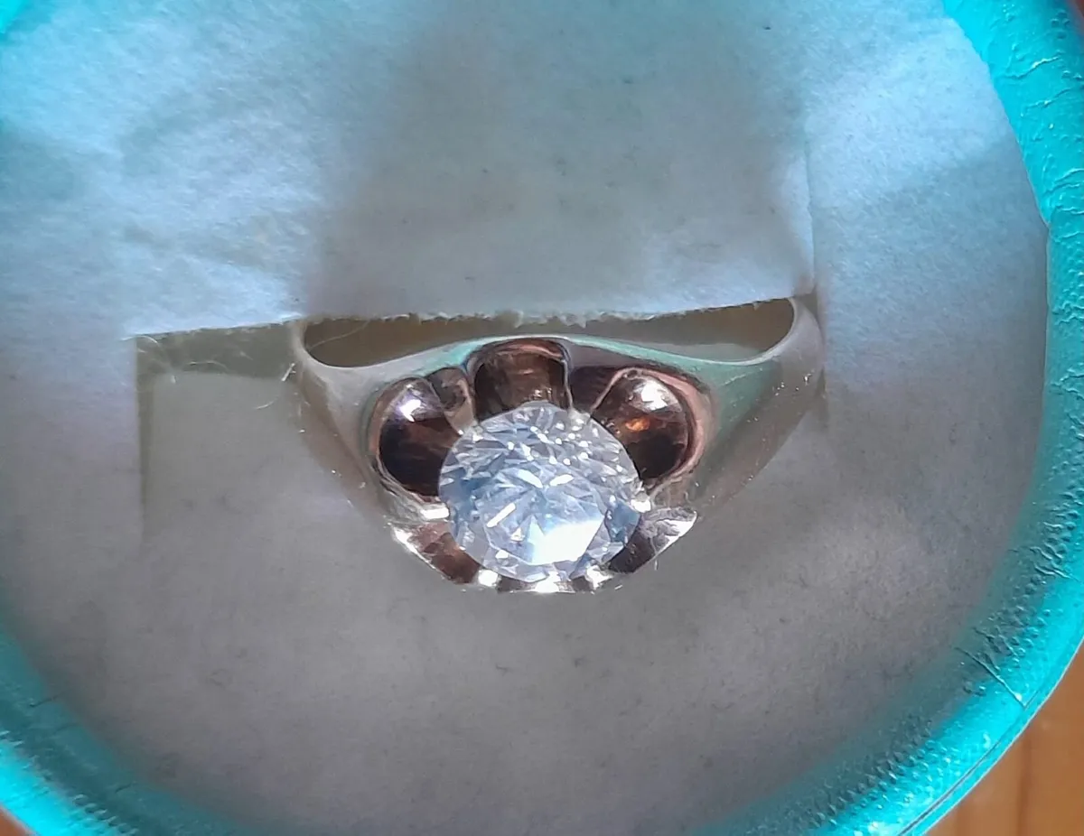 9ct Gold Zircon Ring - Image 3