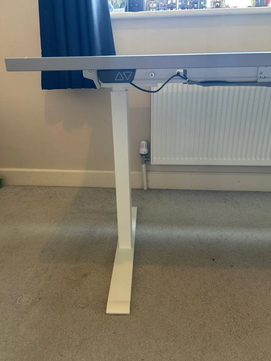 Home office- electric standing desk & monitor arm - Image 4