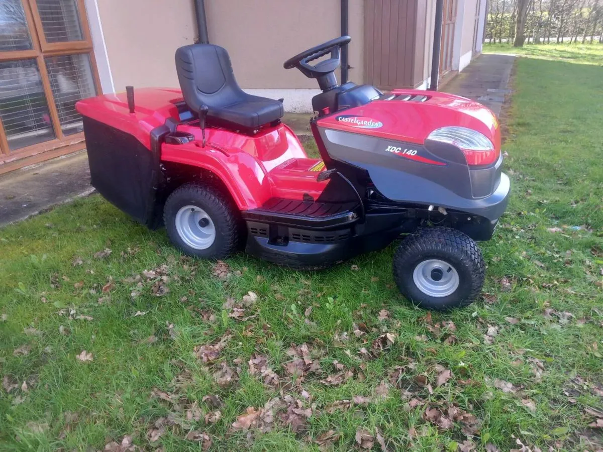 Ride on lawnmower - Image 1