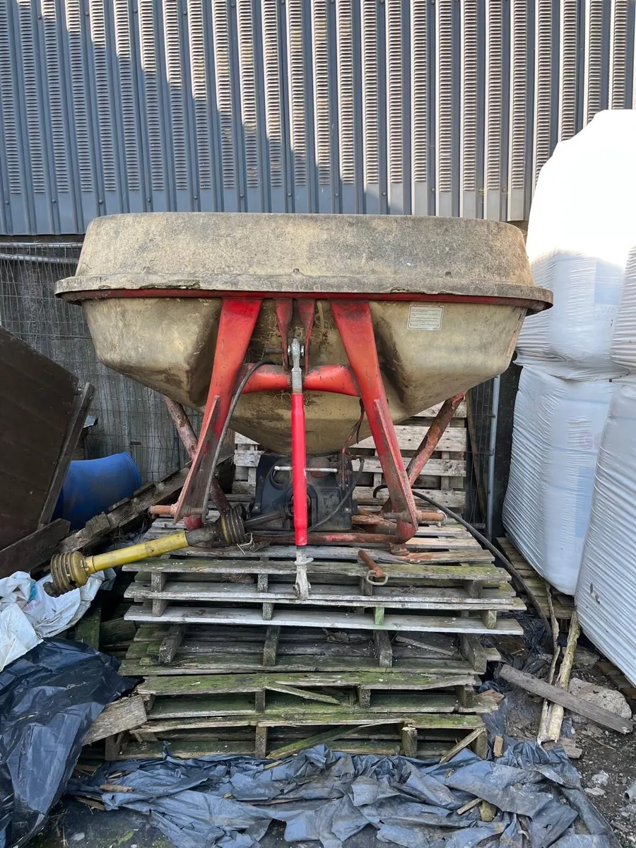 Fert spreader - Image 1