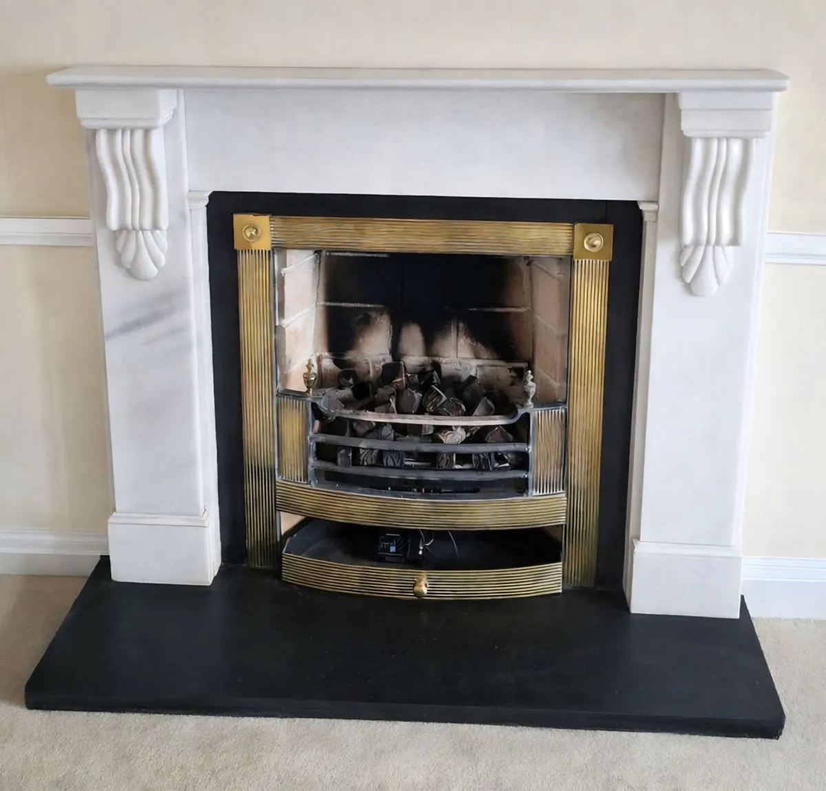 Mantlepiece- Marble - Image 2