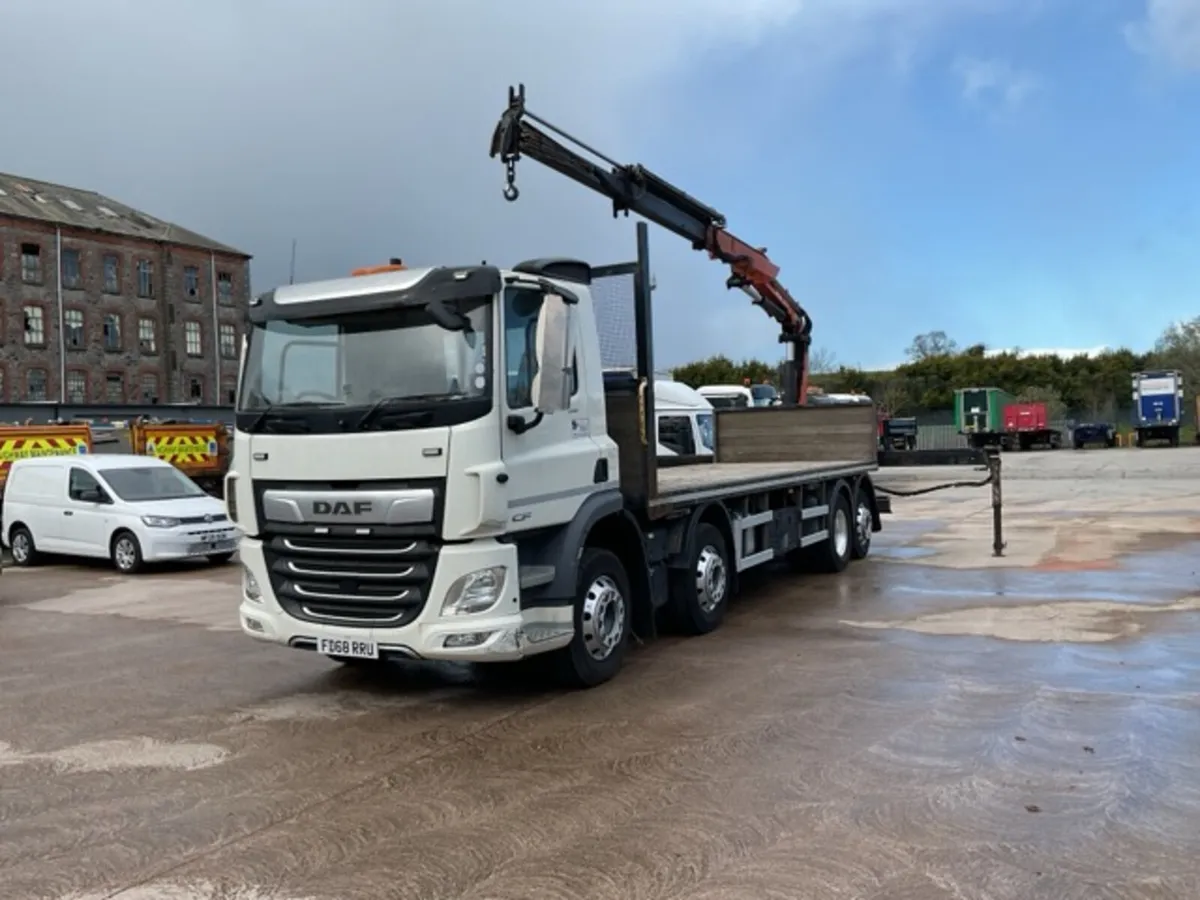 2019 DAF CF410 8x2 Flatbed c/w Crane - Image 1
