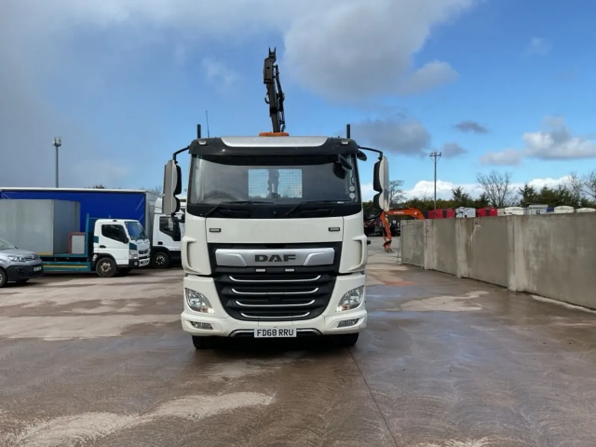 2019 DAF CF410 8x2 Flatbed c/w Crane - Image 2
