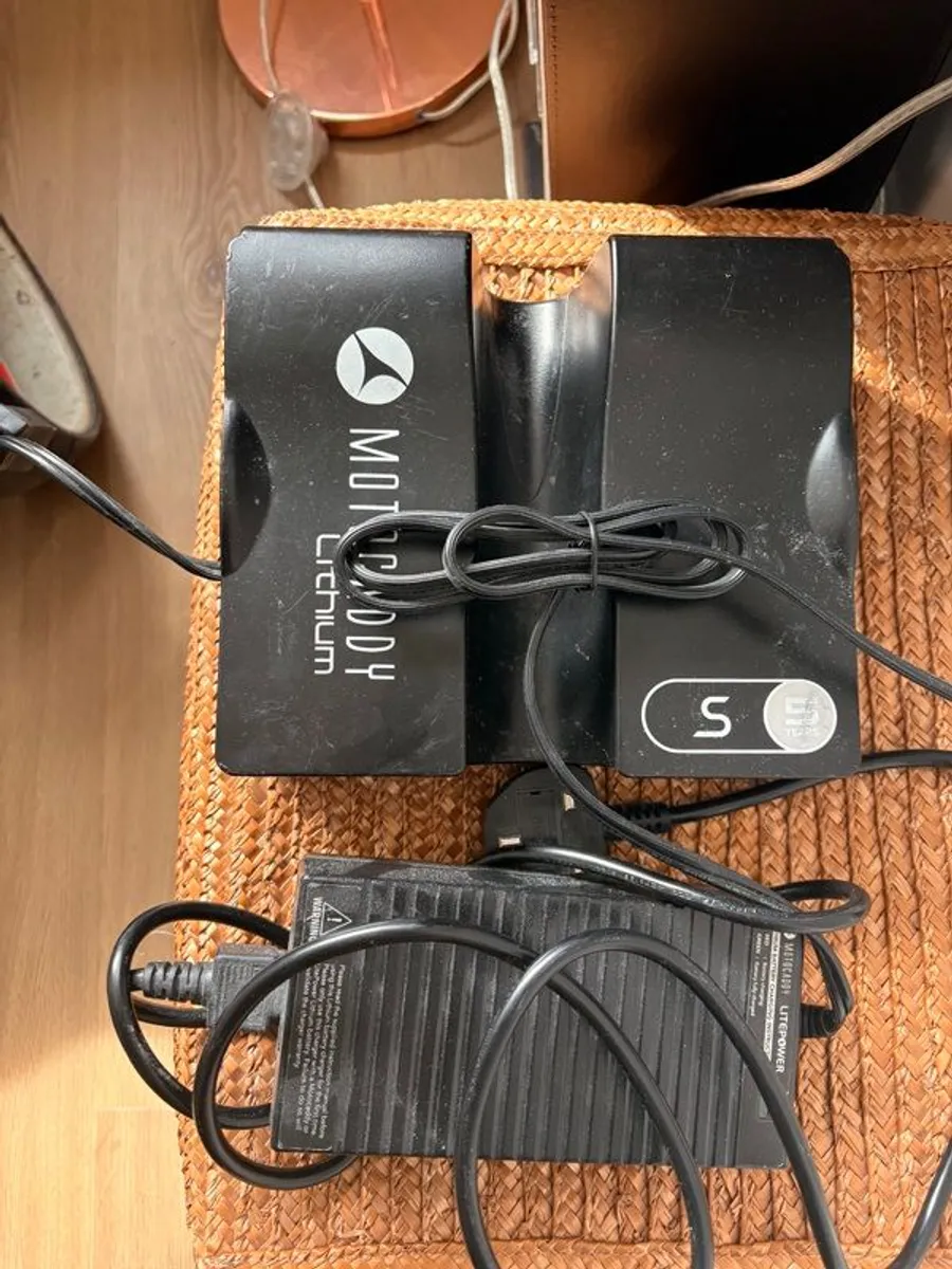 MotoCaddy motorised golf trolley and battery - Image 3