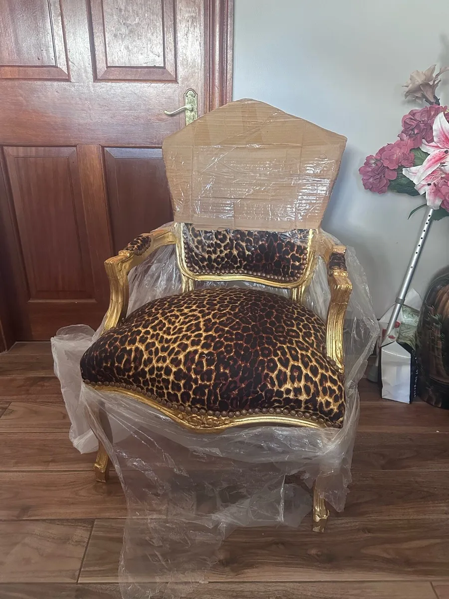 Pair of leopard print golden armchairs - Image 2