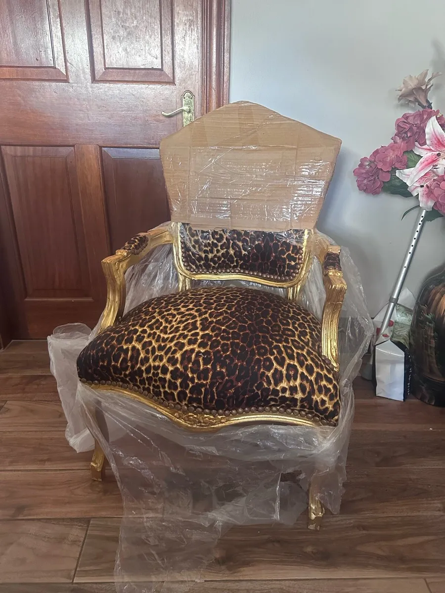 Pair of leopard print golden armchairs - Image 3